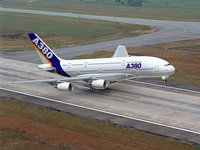 A380 отрывается от земли на взлете