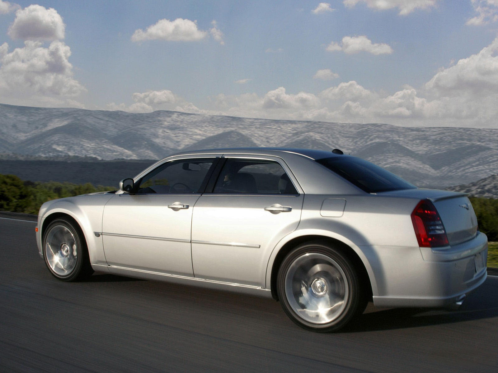 Американская машина крайслер. Chrysler 300c. Chrysler 300 2005. Крайслер 300с универсал. Chrysler 300c srt8.