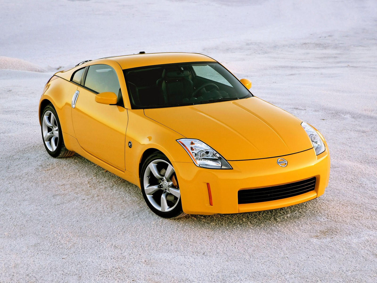 Nissan 350z желтая