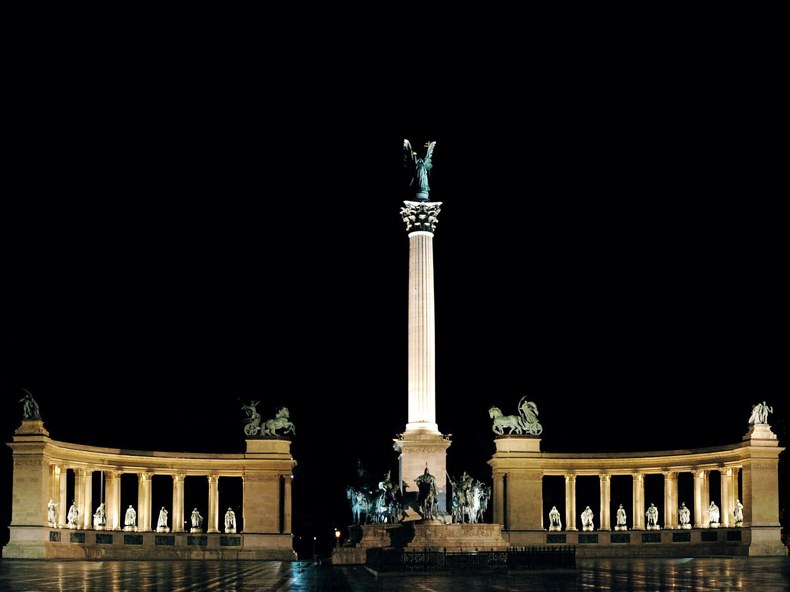 Площадь Героев, Венгрия