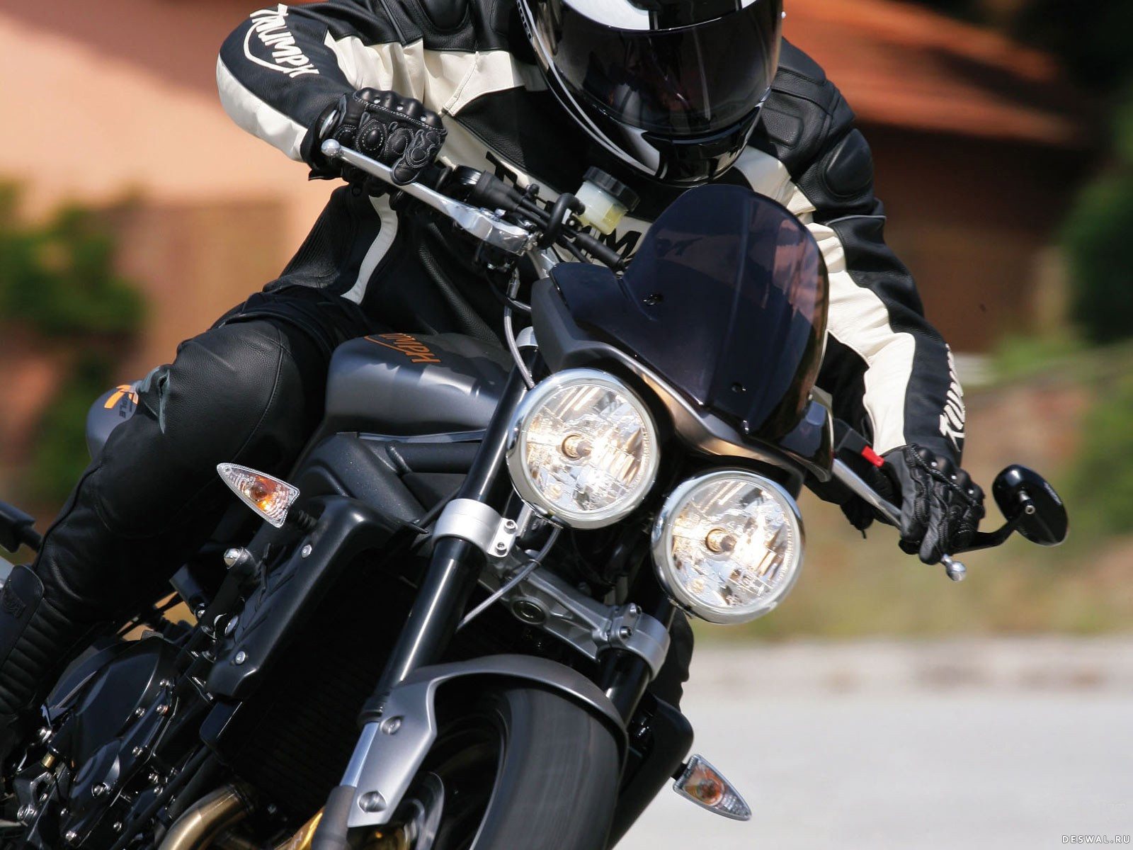 РњРѕС‚РѕРіРѕРЅС‰РёРє Triumph Street Triple