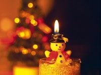 Новогодний снеговичок-свеча