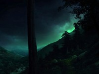 Ночь в темных лесных горах